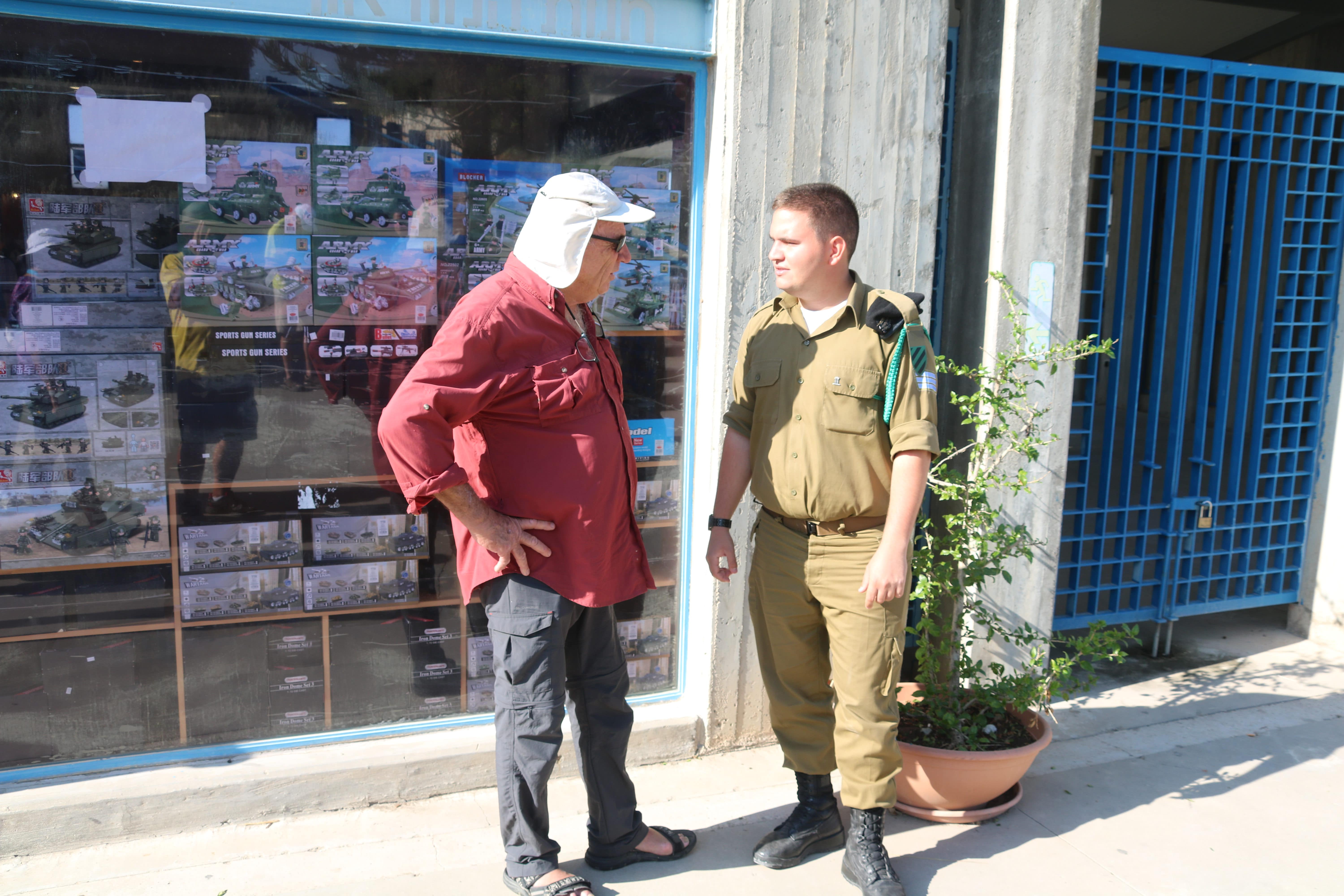 http://israelproject.zenimate.com/wp-content/uploads/admin/Kobi-with guide_1192-min.jpg